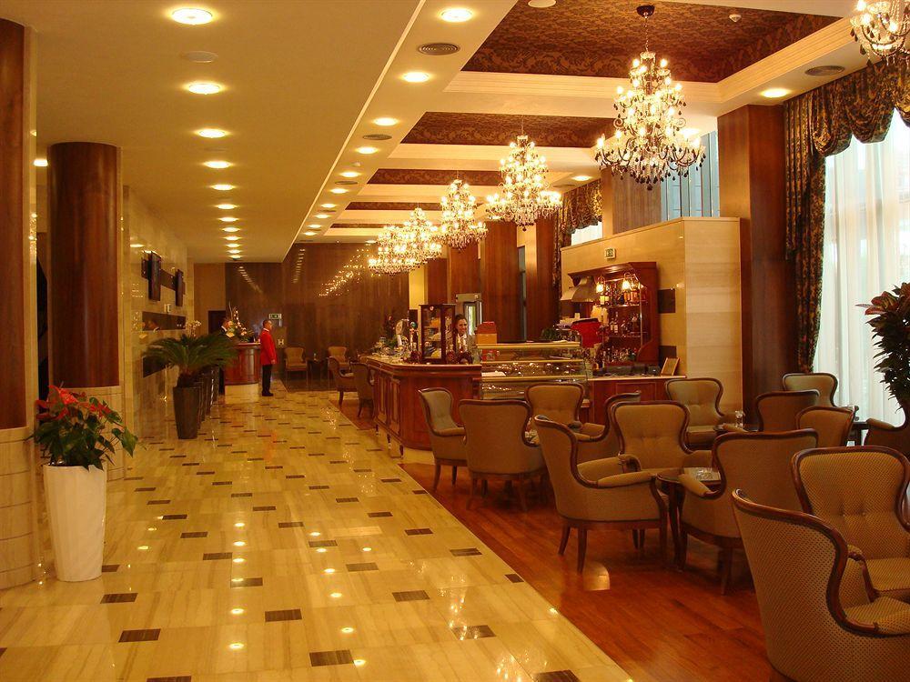 โรงแรมเมโทรโปลิส บิสตริซา ภายนอก รูปภาพ