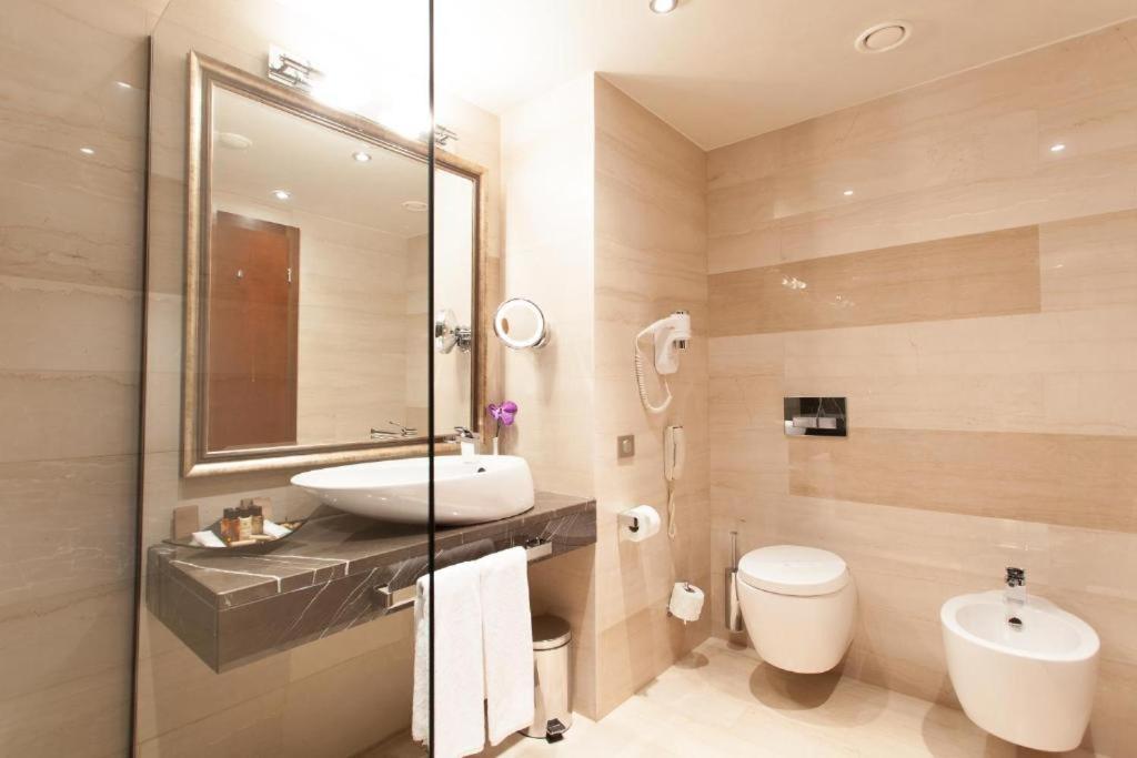 โรงแรมเมโทรโปลิส บิสตริซา ภายนอก รูปภาพ