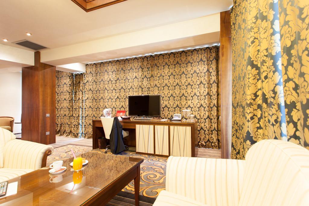 โรงแรมเมโทรโปลิส บิสตริซา ภายนอก รูปภาพ