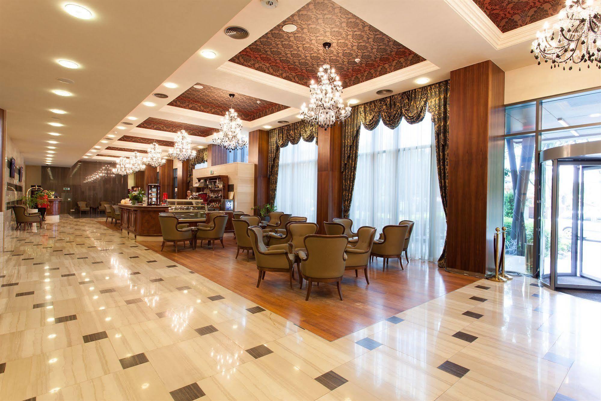 โรงแรมเมโทรโปลิส บิสตริซา ภายนอก รูปภาพ